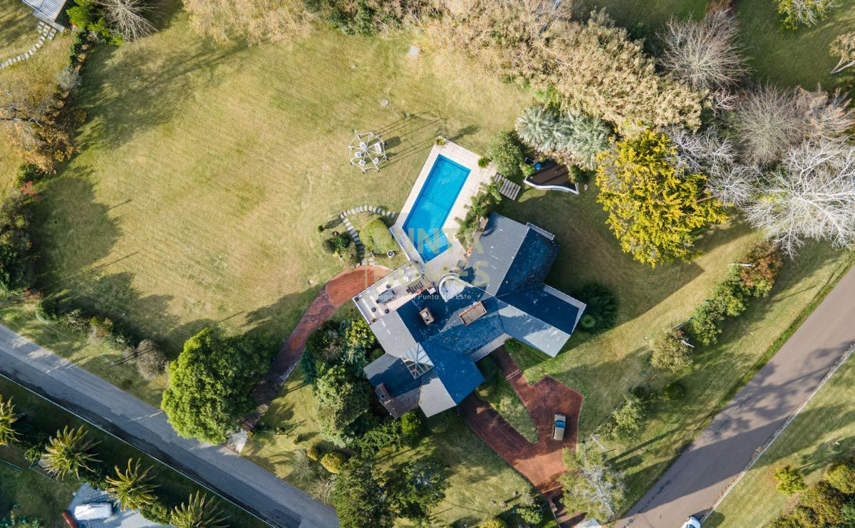 Casa ID.16 - Venta de Residencia de 7 dormitorios en Zona Golf.