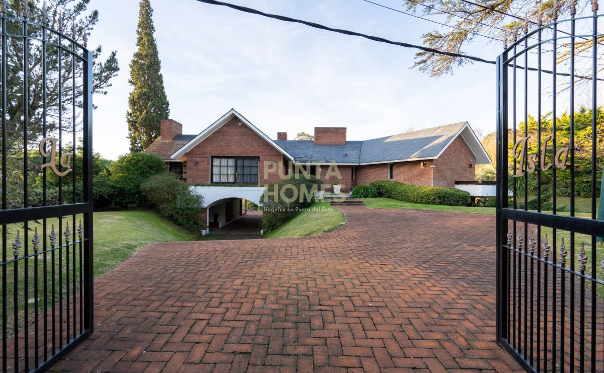 Casa ID.16 - Venta de Residencia de 7 dormitorios en Zona Golf.
