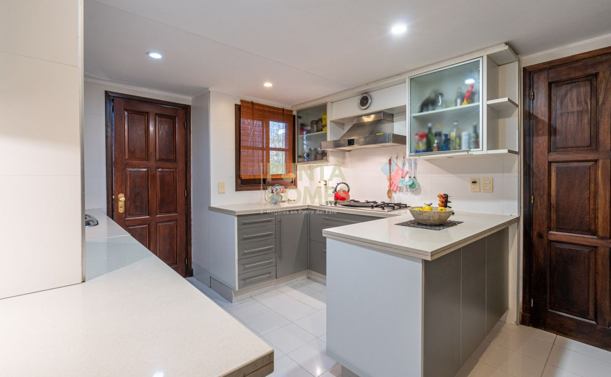 Casa ID.16 - Venta de Residencia de 7 dormitorios en Zona Golf.