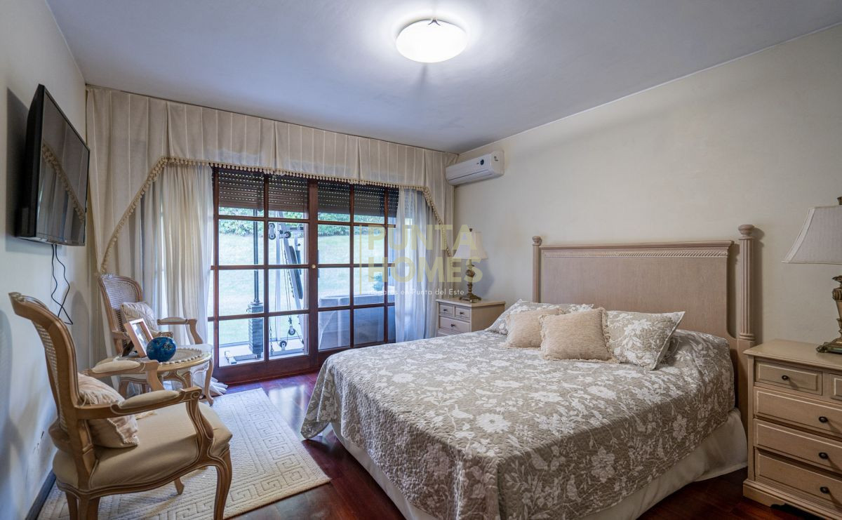 Casa ID.16 - Venta de Residencia de 7 dormitorios en Zona Golf.