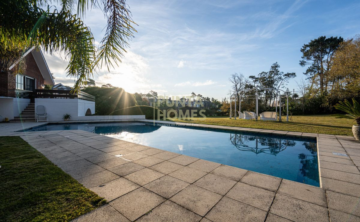 Casa ID.16 - Venta de Residencia de 7 dormitorios en Zona Golf.