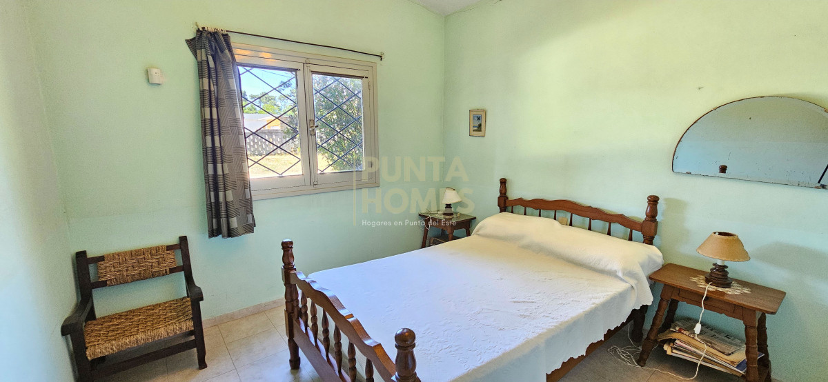 Casa ID.3824 - Venta de Casa con gran jardin, de 2 Dormitorios + Apartamento de Servicio en Parque del Plata