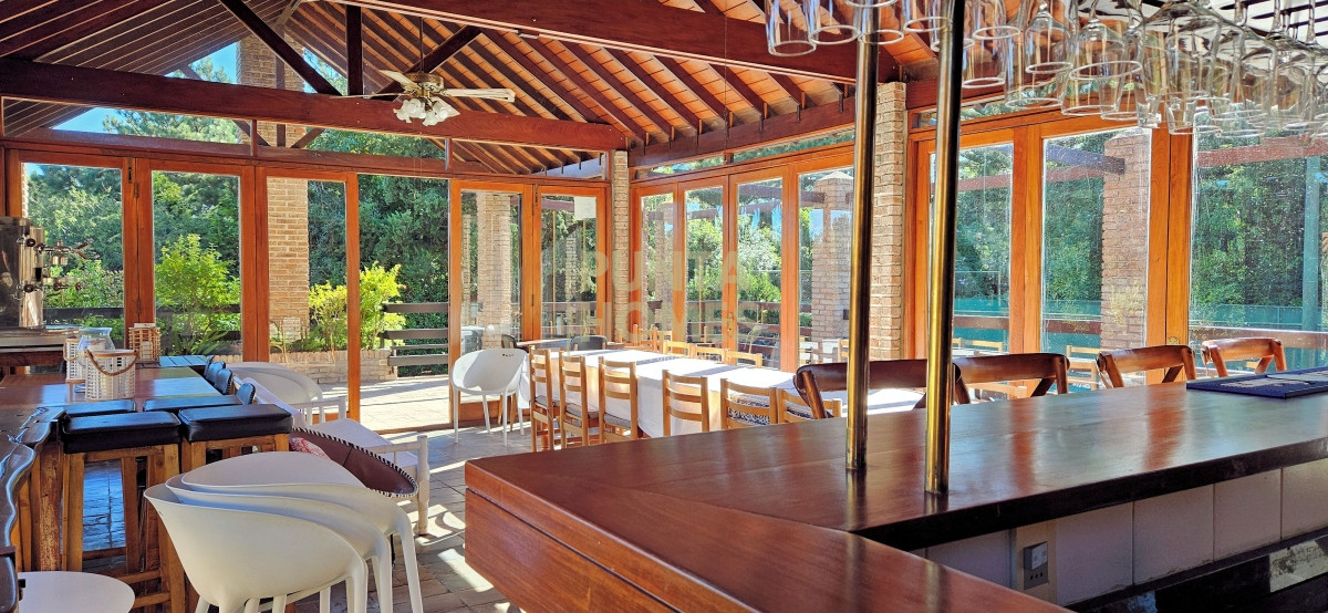 Casa ID.3804 - Oportunidad! Venta de casa de 7 dormitorios en Pinares, Punta del Este.