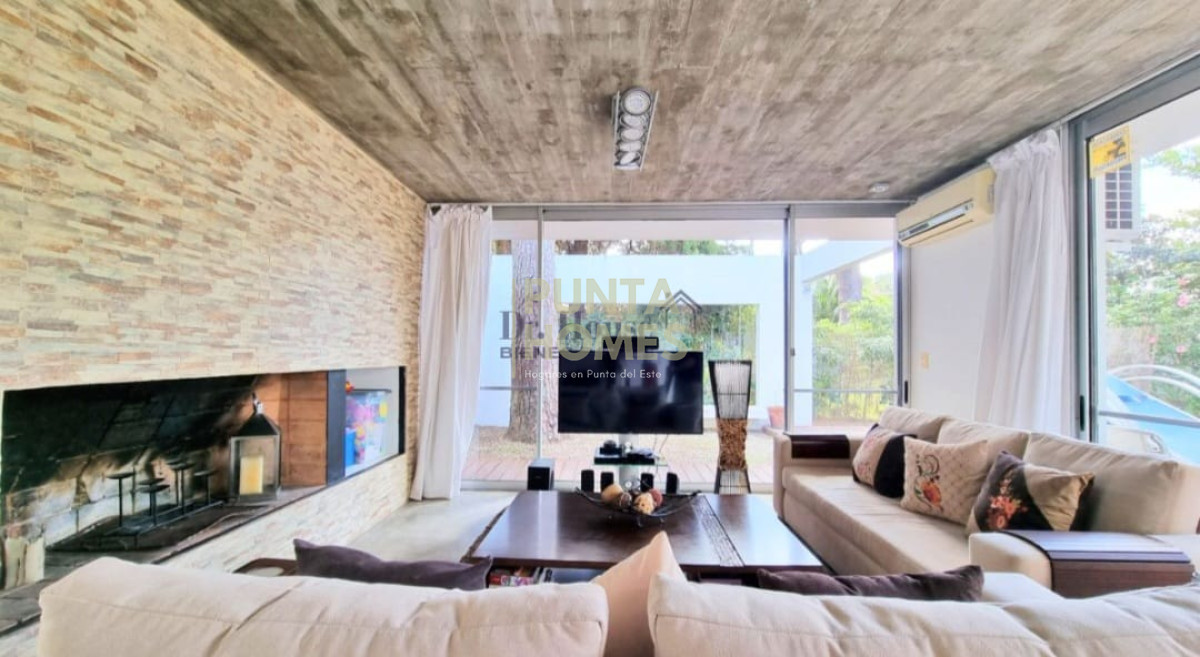 Casa ID.1805 - Venta de Casa de 3 dormitorios + servicio en San Rafael, Punta del Este.