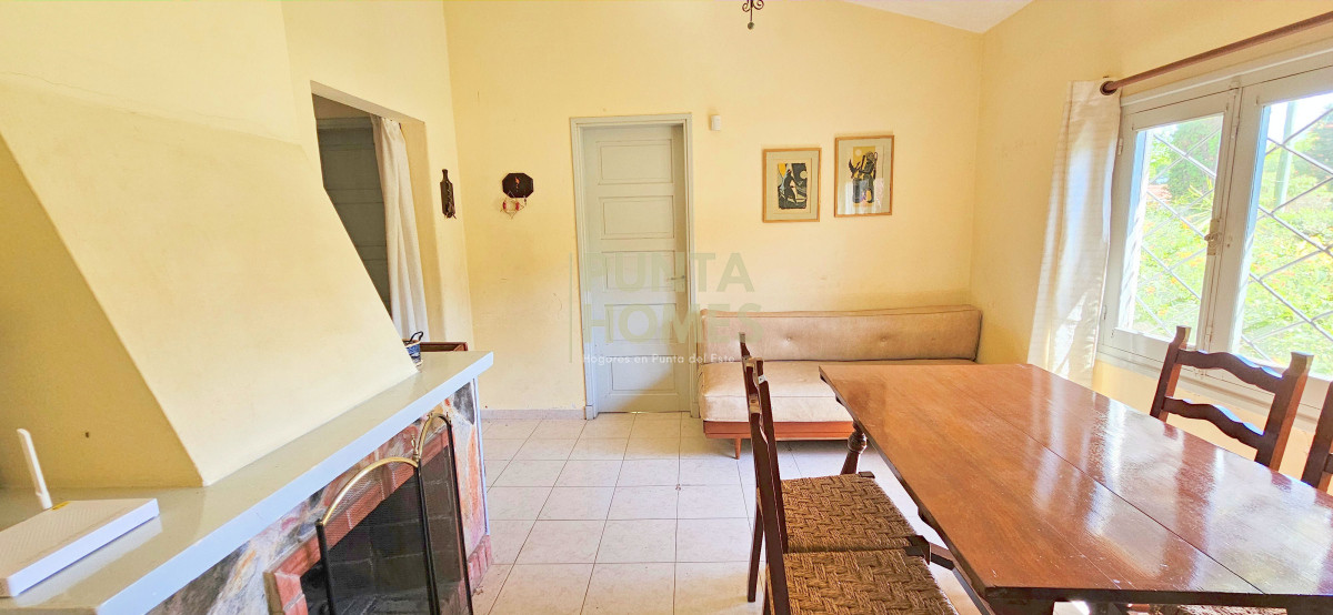 Casa ID.3824 - Venta de Casa con gran jardin, de 2 Dormitorios + Apartamento de Servicio en Parque del Plata