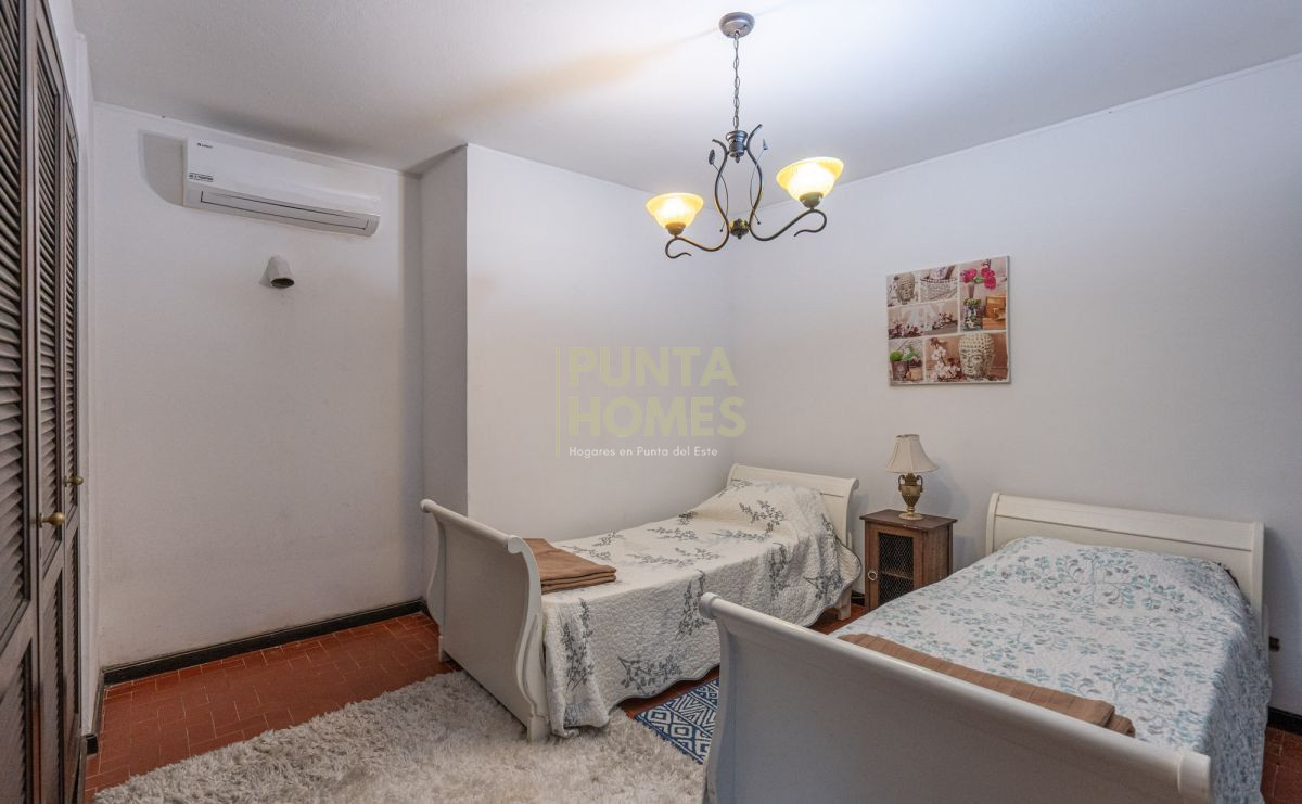 Casa ID.16 - Venta de Residencia de 7 dormitorios en Zona Golf.