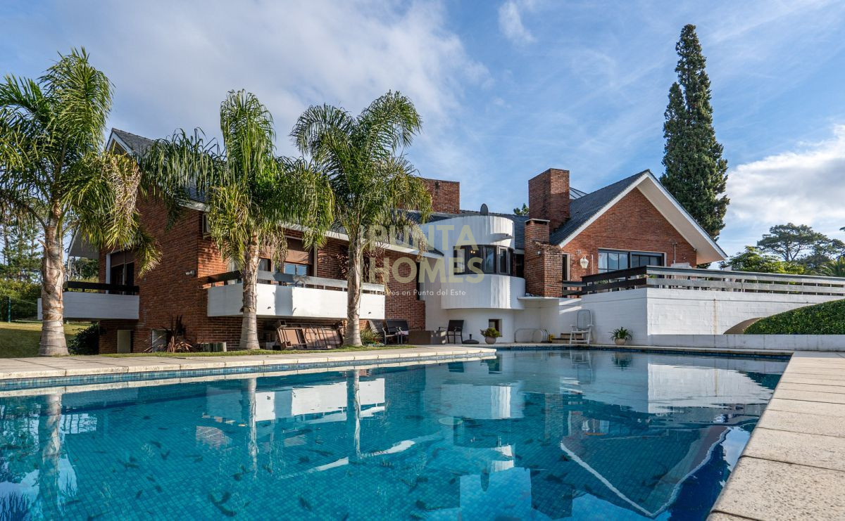 Casa ID.16 - Venta de Residencia de 7 dormitorios en Zona Golf.