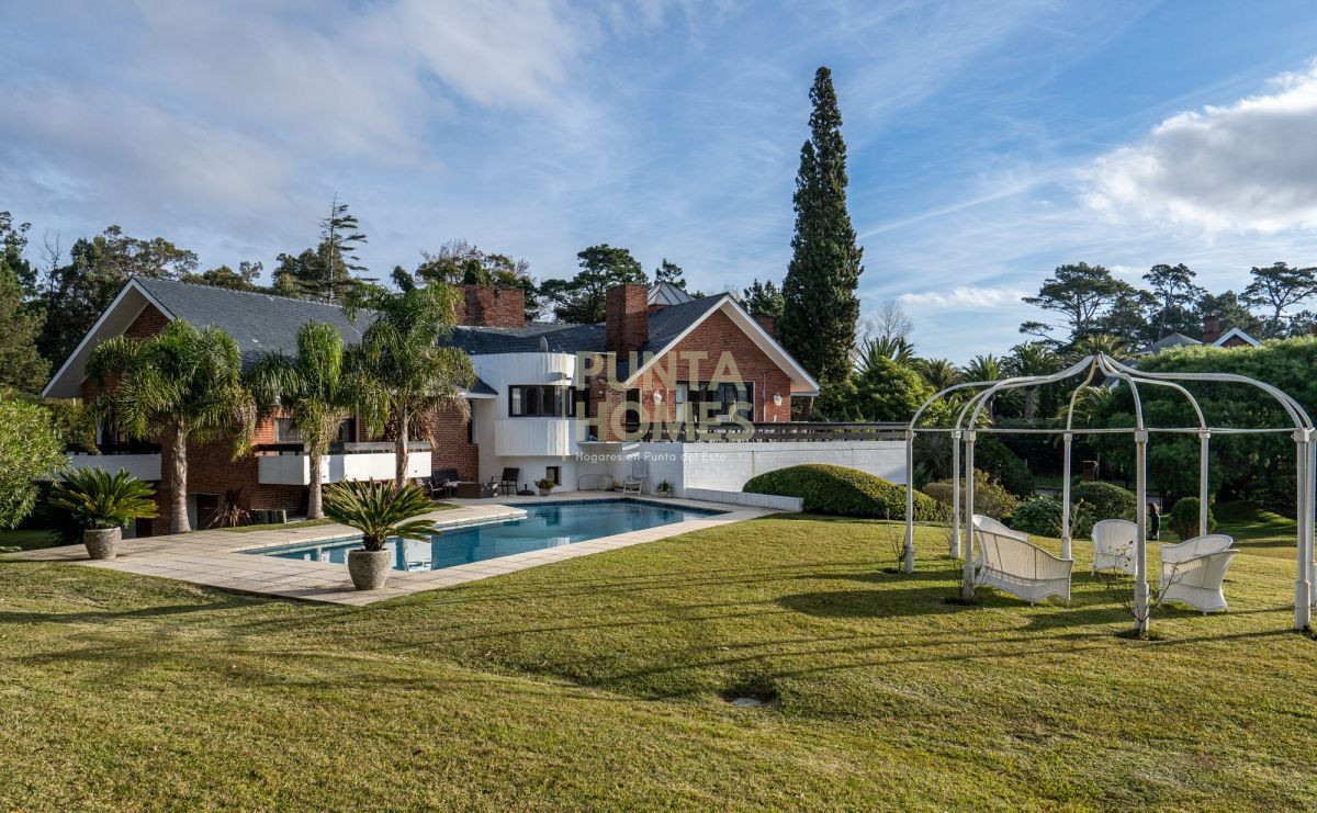 Casa ID.16 - Venta de Residencia de 7 dormitorios en Zona Golf.