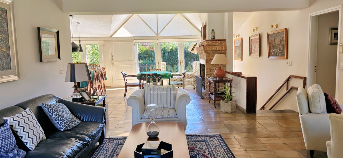 Casa ID.3804 - Oportunidad! Venta de casa de 7 dormitorios en Pinares, Punta del Este.