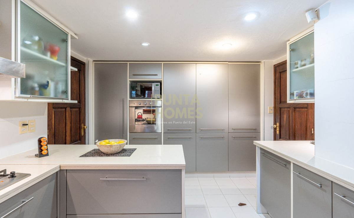 Casa ID.16 - Venta de Residencia de 7 dormitorios en Zona Golf.