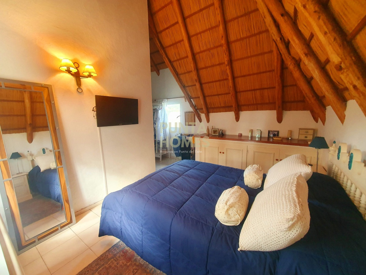 Casa ID.1639 - Venta de casa de 3 dormitorios, 3 baños + casa de huéspedes en Pinares, Playa Mansa, Punta del Este.