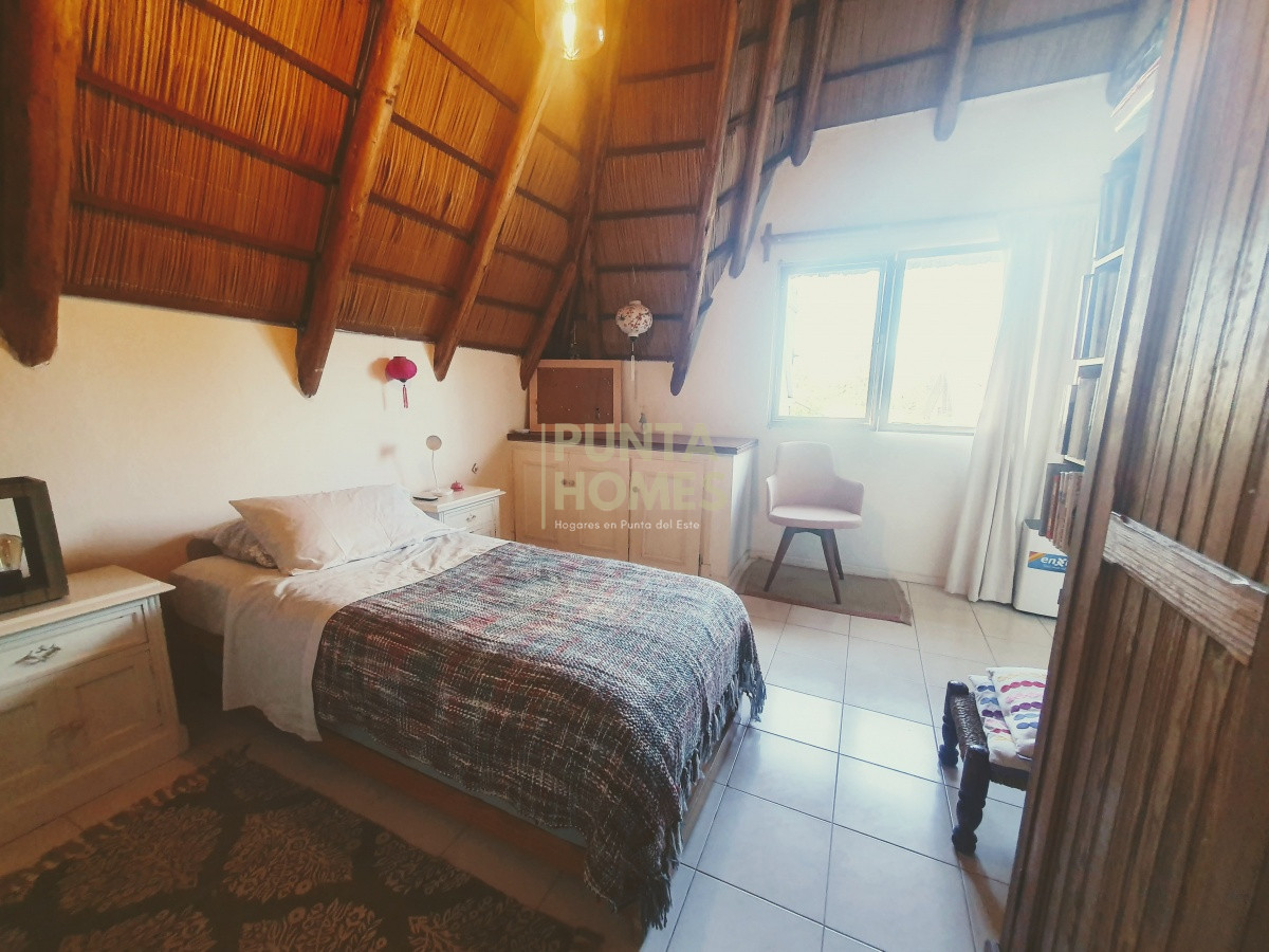 Casa ID.1639 - Venta de casa de 3 dormitorios, 3 baños + casa de huéspedes en Pinares, Playa Mansa, Punta del Este.