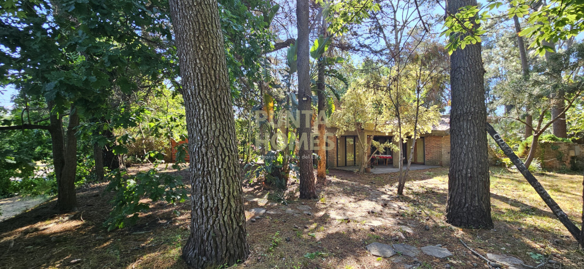 Casa ID.3837 - Venta de Casa de 4 dormitorios sobre Pedragosa Sierra, Punta del Este. 