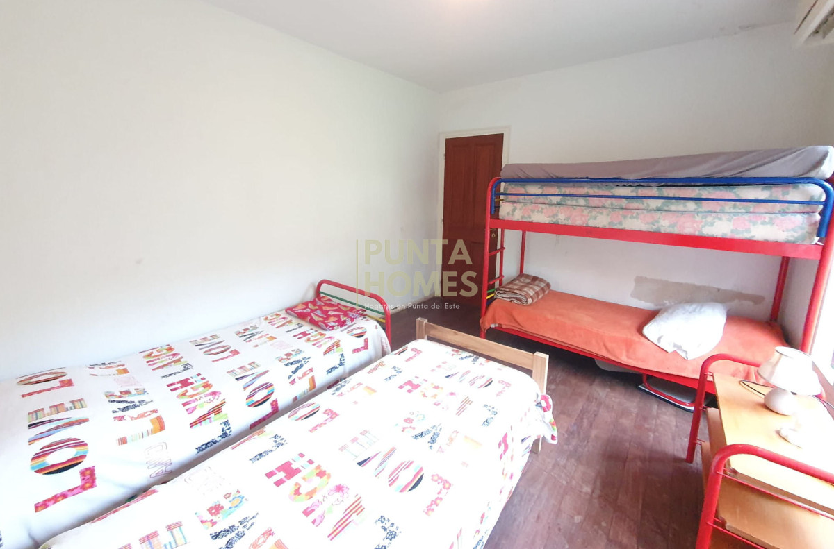 Casa ID.1818 - Venta de casa de 4 dormitorios en barrio Cantegril, Punta del Este.
