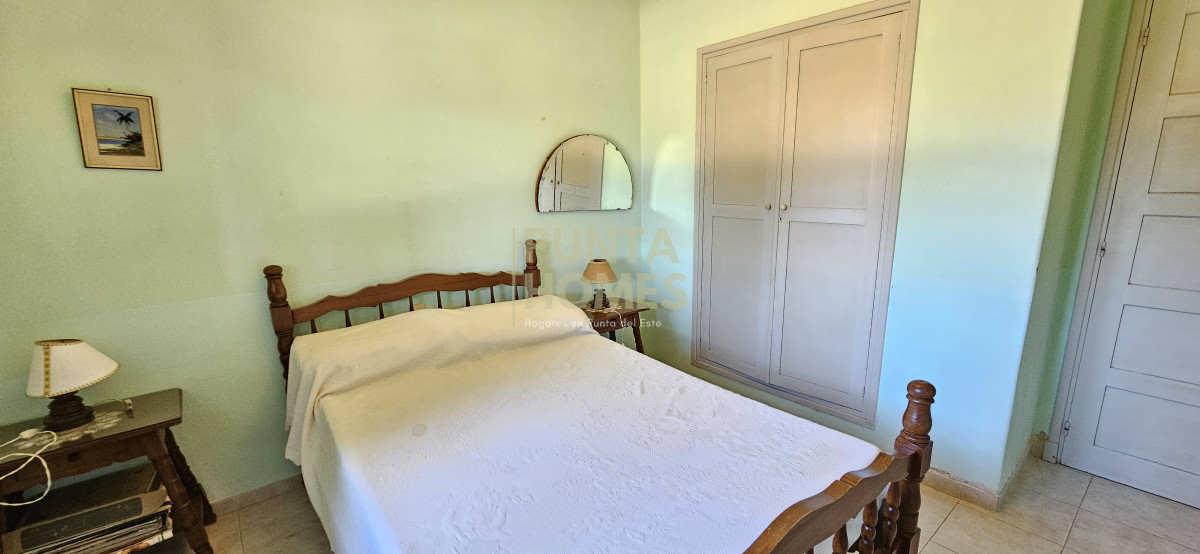 Casa ID.3824 - Venta de Casa con gran jardin, de 2 Dormitorios + Apartamento de Servicio en Parque del Plata