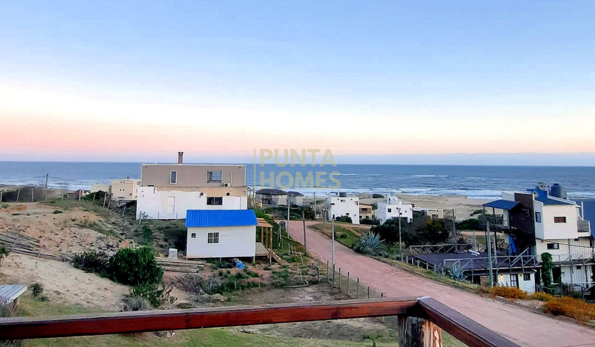 Casa ID.3858 - Venta casa con 4 dormitorios en Punta del Diablo 