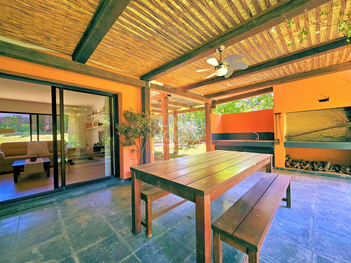 Casa ID.3788 - Venta de casa de 2 dormitorios en Barrio Privado en Punta del Este.