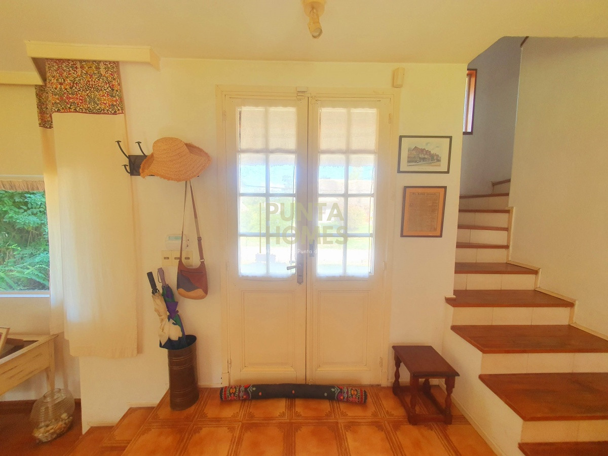 Casa ID.1639 - Venta de casa de 3 dormitorios, 3 baños + casa de huéspedes en Pinares, Playa Mansa, Punta del Este.