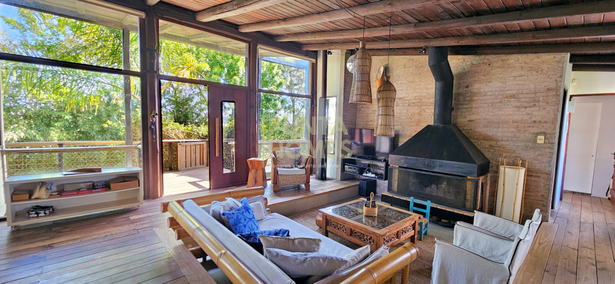 Casa ID.3922 - Venta de casa de 4 dormitorios y 3 baños en El Chorro, Punta del Este, Maldonado.