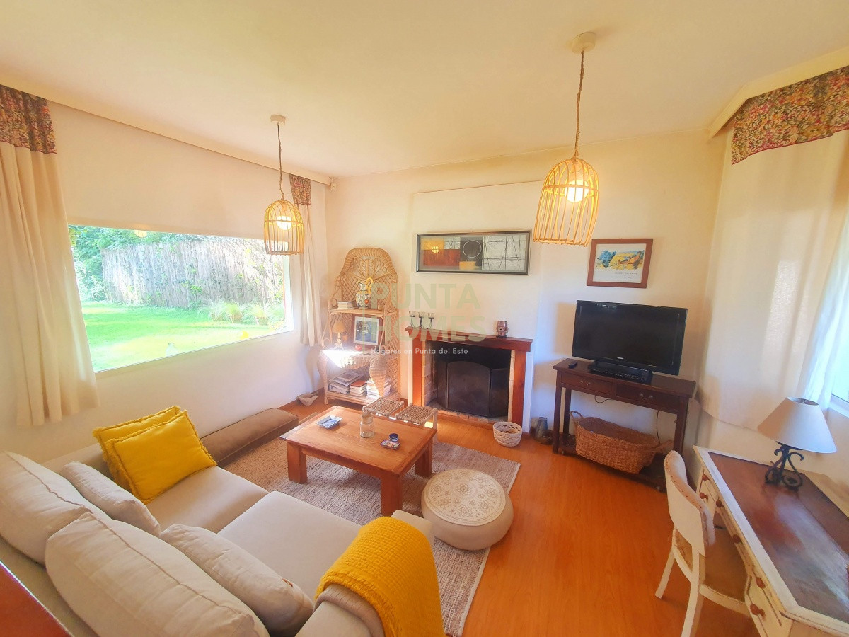 Casa ID.1639 - Venta de casa de 3 dormitorios, 3 baños + casa de huéspedes en Pinares, Playa Mansa, Punta del Este.
