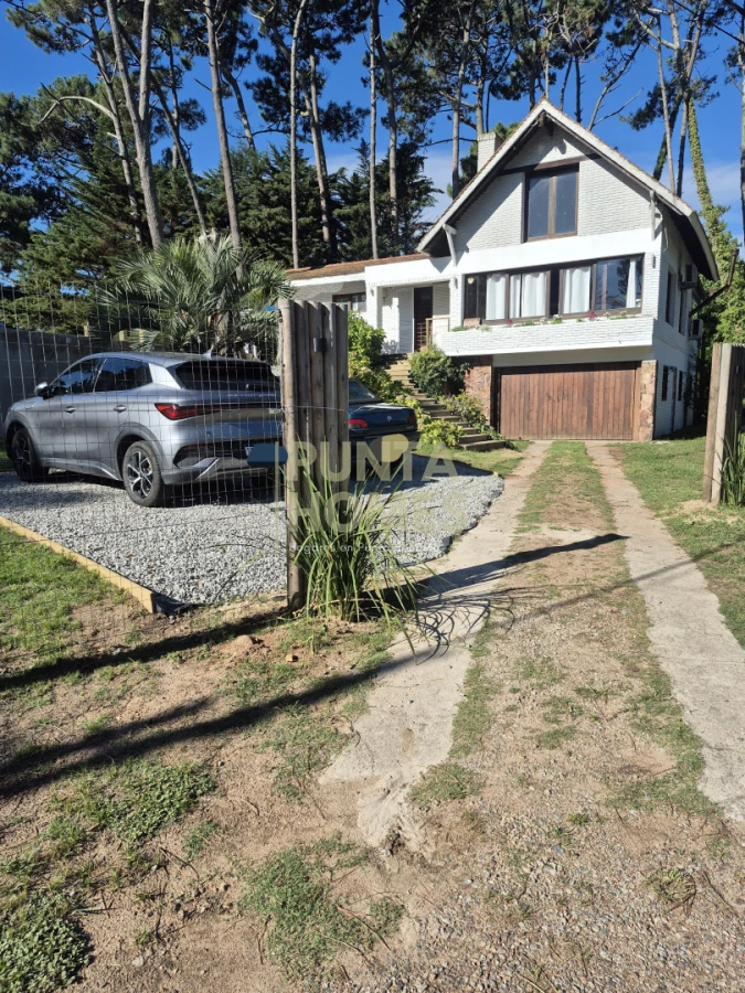 Casa ID.3835 - Venta de casa de 5 dormitorios en San Rafael, Punta del Este.