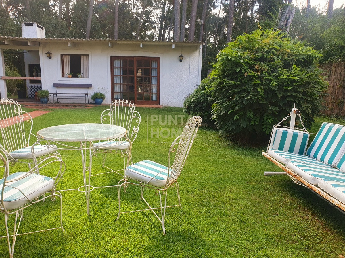Casa ID.1639 - Venta de casa de 3 dormitorios, 3 baños + casa de huéspedes en Pinares, Playa Mansa, Punta del Este.