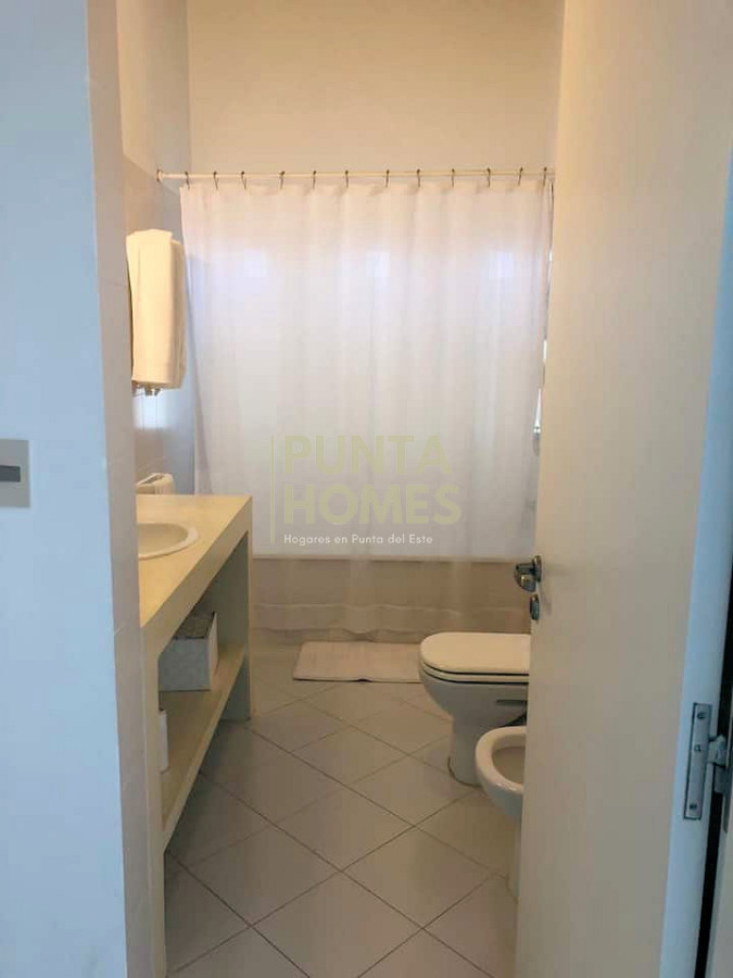 Casa ID.82 - Alquiler Casa para 10 personas Punta Ballena, Punta del Este.