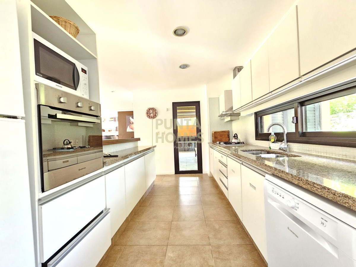 Casa ID.3788 - Venta de casa de 2 dormitorios en Barrio Privado en Punta del Este.