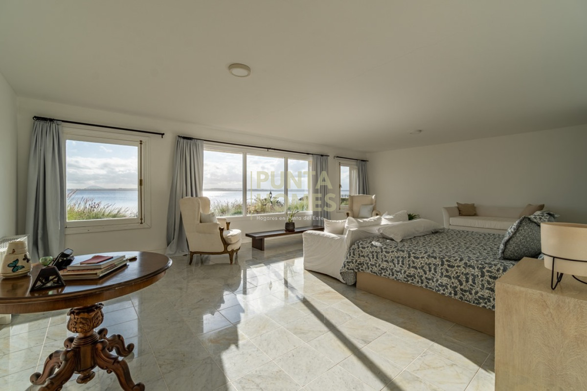 Casa ID.55 - Venta de Residencia de 7 dormitorios en Laguna del Sauce, Punta del Este