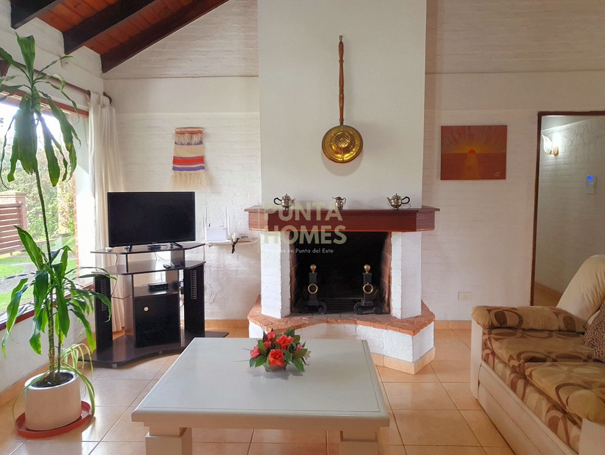 Casa ID.3806 - Venta de casa de 3 dormitorios en Cantegril, Punta del Este.