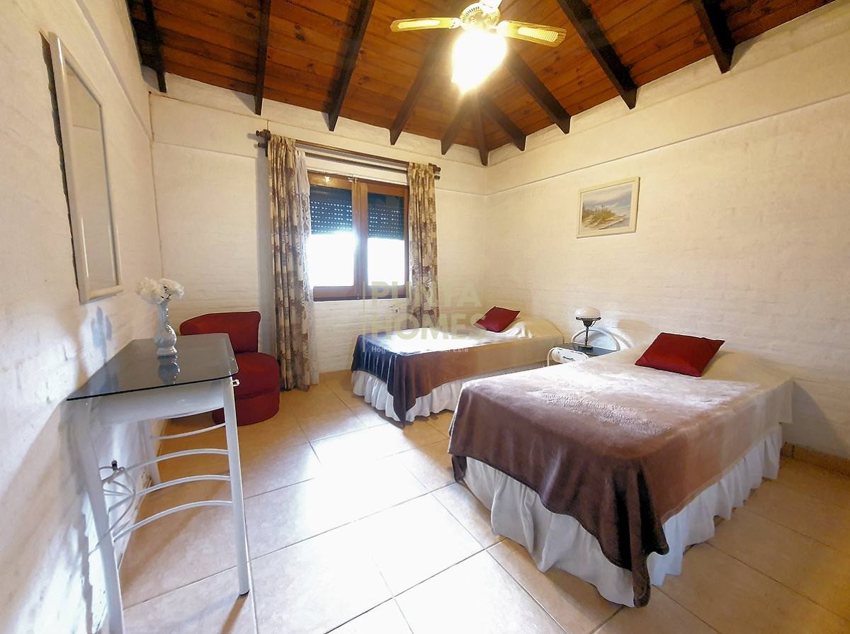 Casa ID.3806 - Venta de casa de 3 dormitorios en Cantegril, Punta del Este.