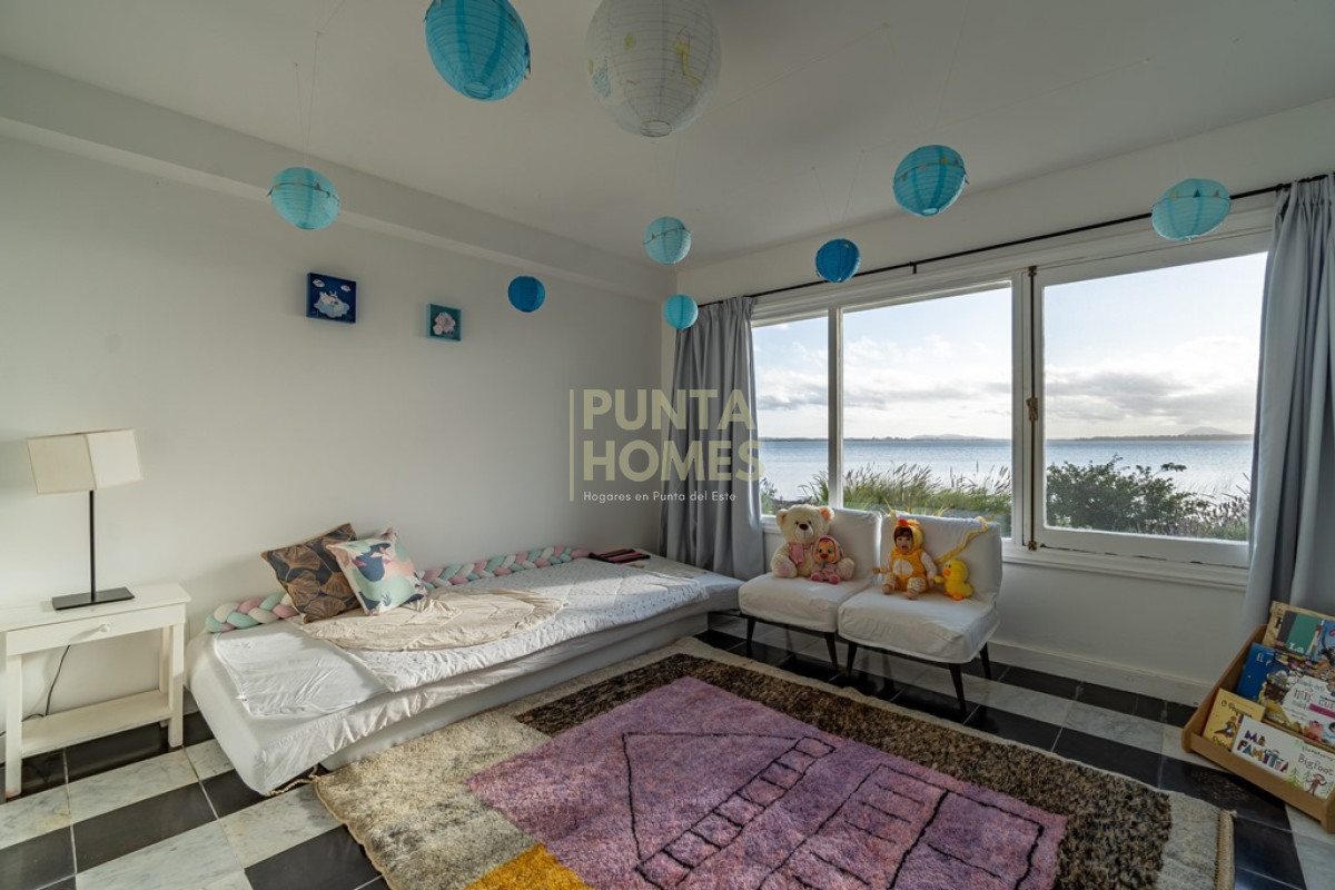 Casa ID.55 - Venta de Residencia de 7 dormitorios en Laguna del Sauce, Punta del Este
