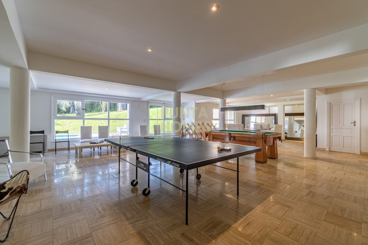 Casa ID.55 - Venta de Residencia de 7 dormitorios en Laguna del Sauce, Punta del Este