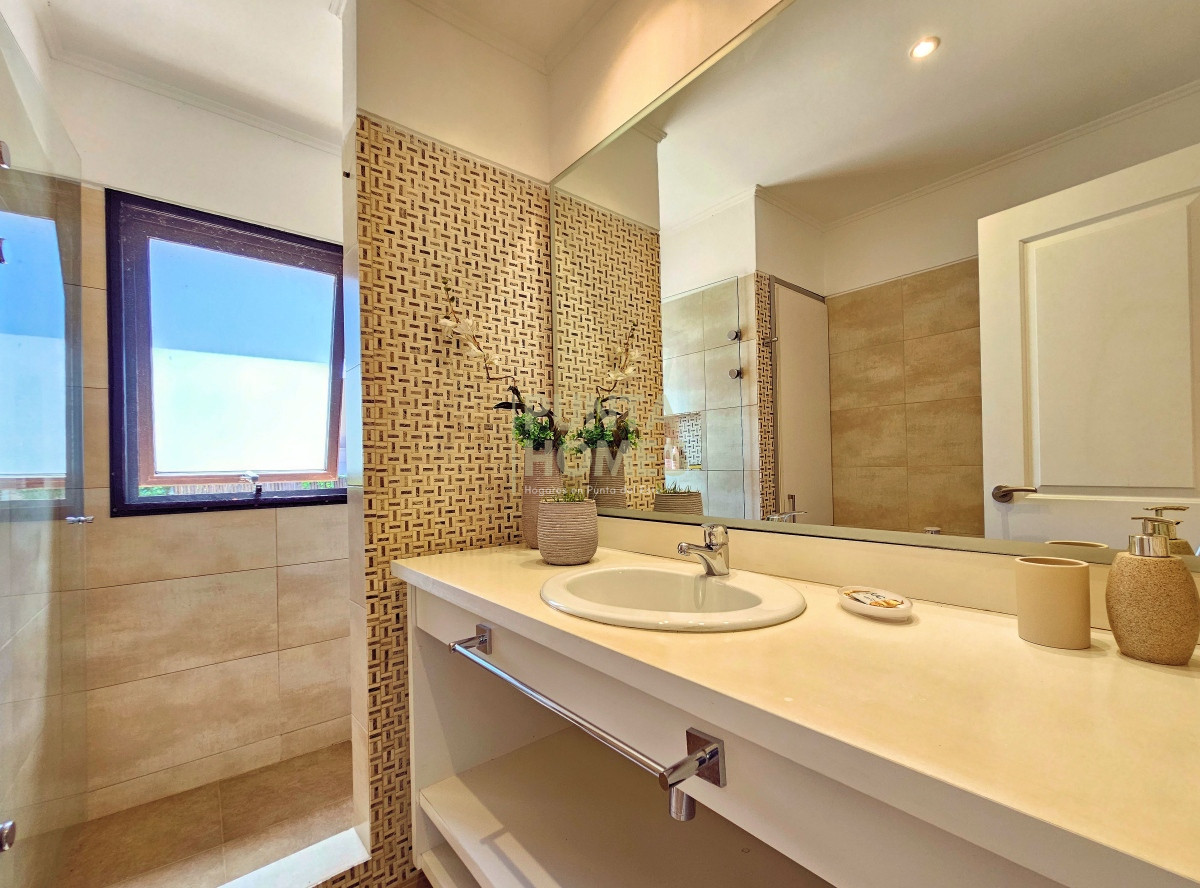 Casa ID.3788 - Venta de casa de 2 dormitorios en Barrio Privado en Punta del Este.