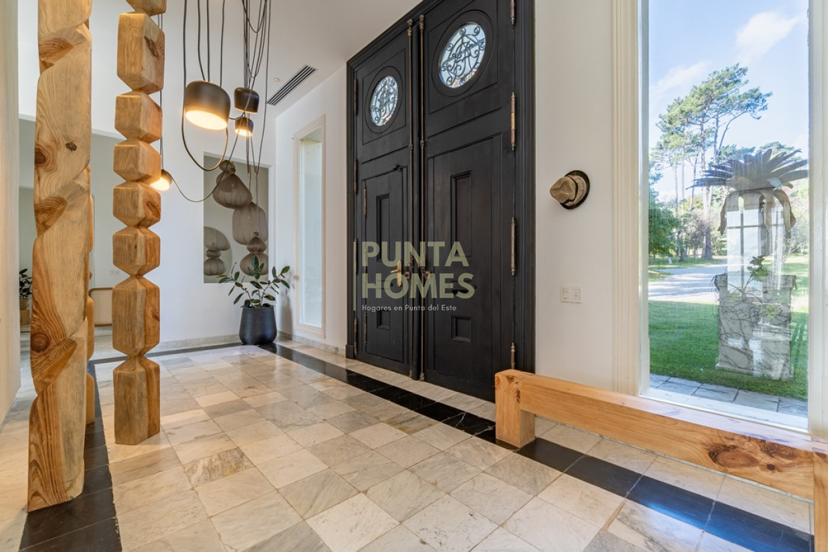 Casa ID.55 - Venta de Residencia de 7 dormitorios en Laguna del Sauce, Punta del Este