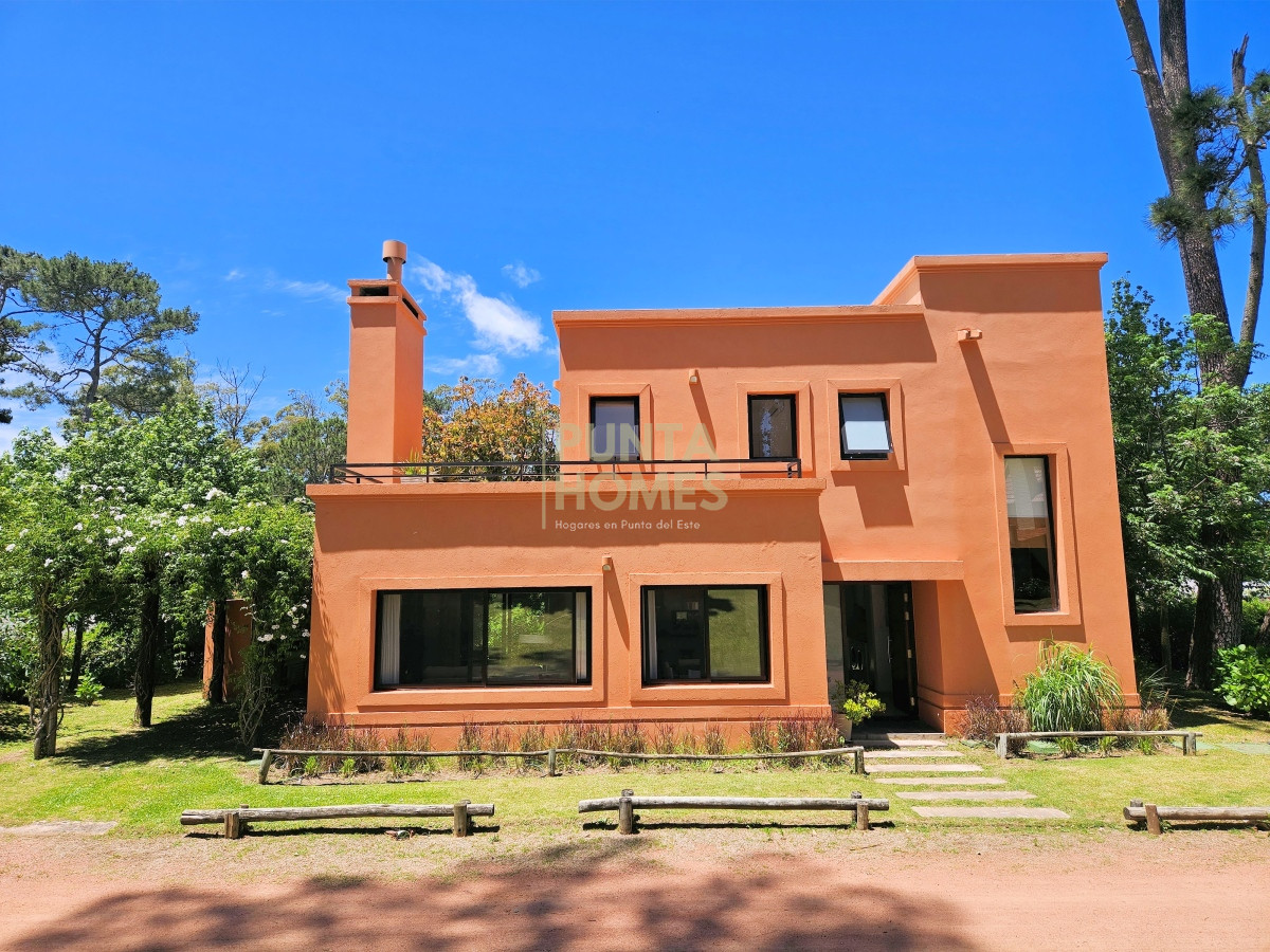 Casa ID.3788 - Venta de casa de 2 dormitorios en Barrio Privado en Punta del Este.