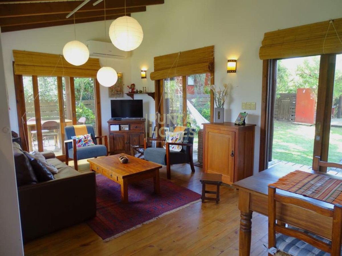Casa ID.3919 - Venta de Casa de 2 dormitorios en Punta del Diablo zona Rivero