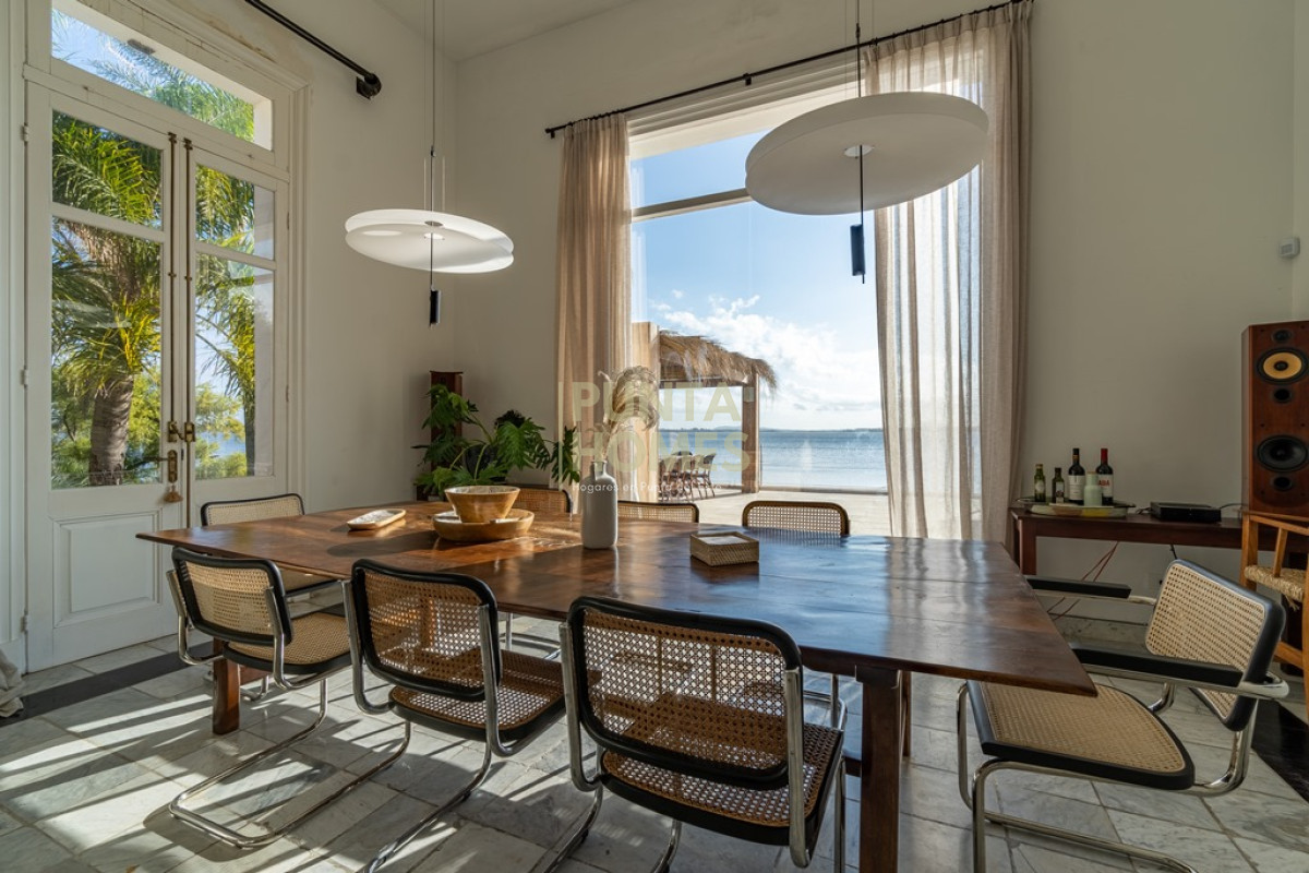 Casa ID.55 - Venta de Residencia de 7 dormitorios en Laguna del Sauce, Punta del Este