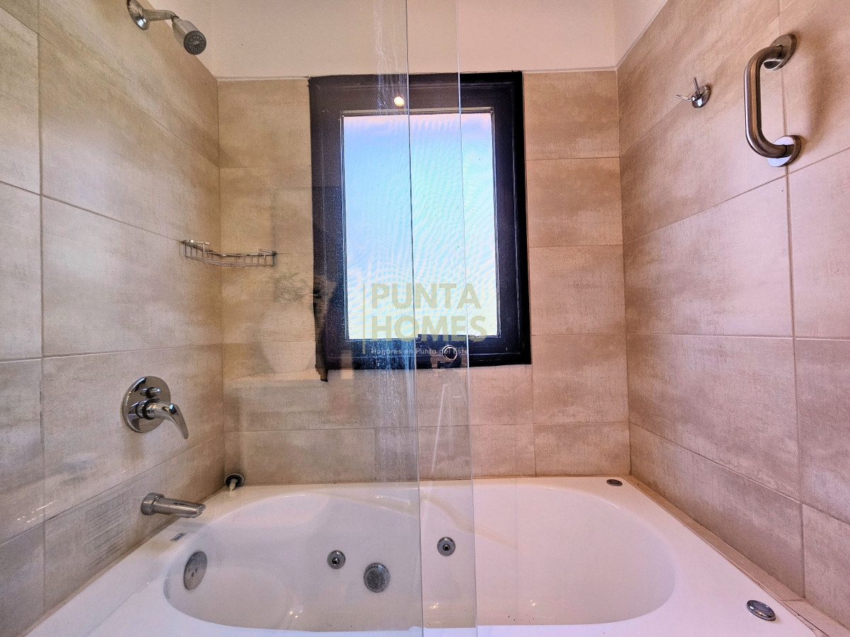 Casa ID.3788 - Venta de casa de 2 dormitorios en Barrio Privado en Punta del Este.