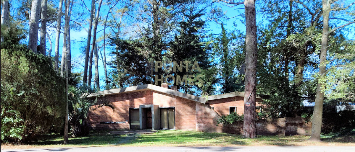 Casa ID.3837 - Venta de Casa de 4 dormitorios sobre Pedragosa Sierra, Punta del Este. 