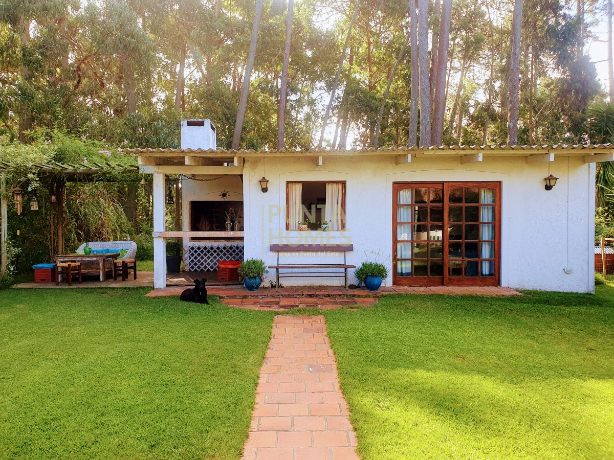 Casa ID.1639 - Venta de casa de 3 dormitorios, 3 baños + casa de huéspedes en Pinares, Playa Mansa, Punta del Este.