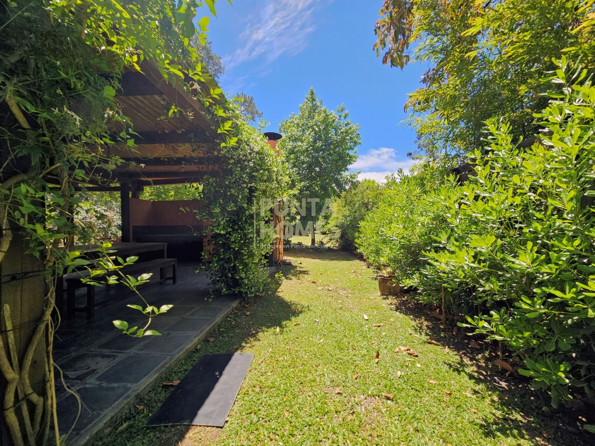 Casa ID.3788 - Venta de casa de 2 dormitorios en Barrio Privado en Punta del Este.