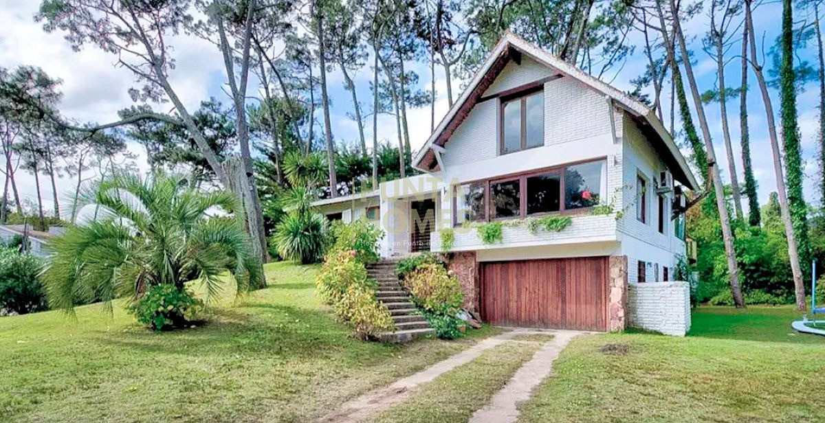 Casa ID.3835 - Venta de casa de 4 dormitorios en San Rafael, Punta del Este.