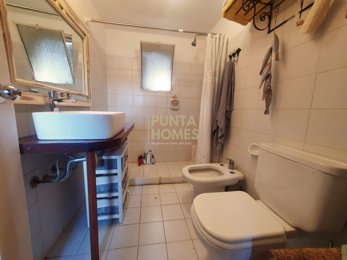 Casa ID.1639 - Venta de casa de 3 dormitorios, 3 baños + casa de huéspedes en Pinares, Playa Mansa, Punta del Este.