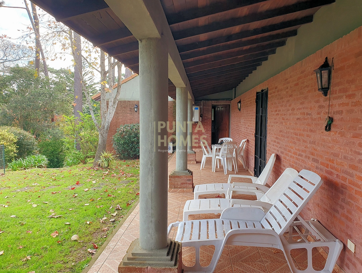 Casa ID.3806 - Venta de casa de 3 dormitorios en Cantegril, Punta del Este.