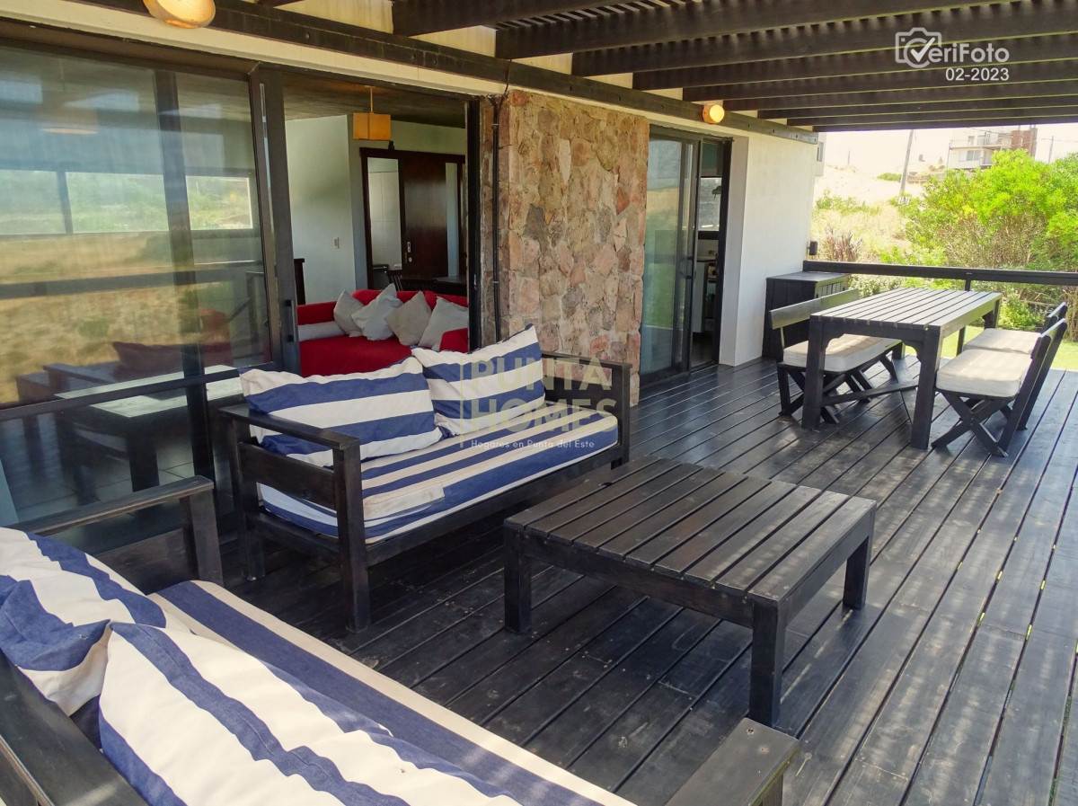 Casa ID.3842 - Venta Espectacular casa frente al mar en Punta del Diablo