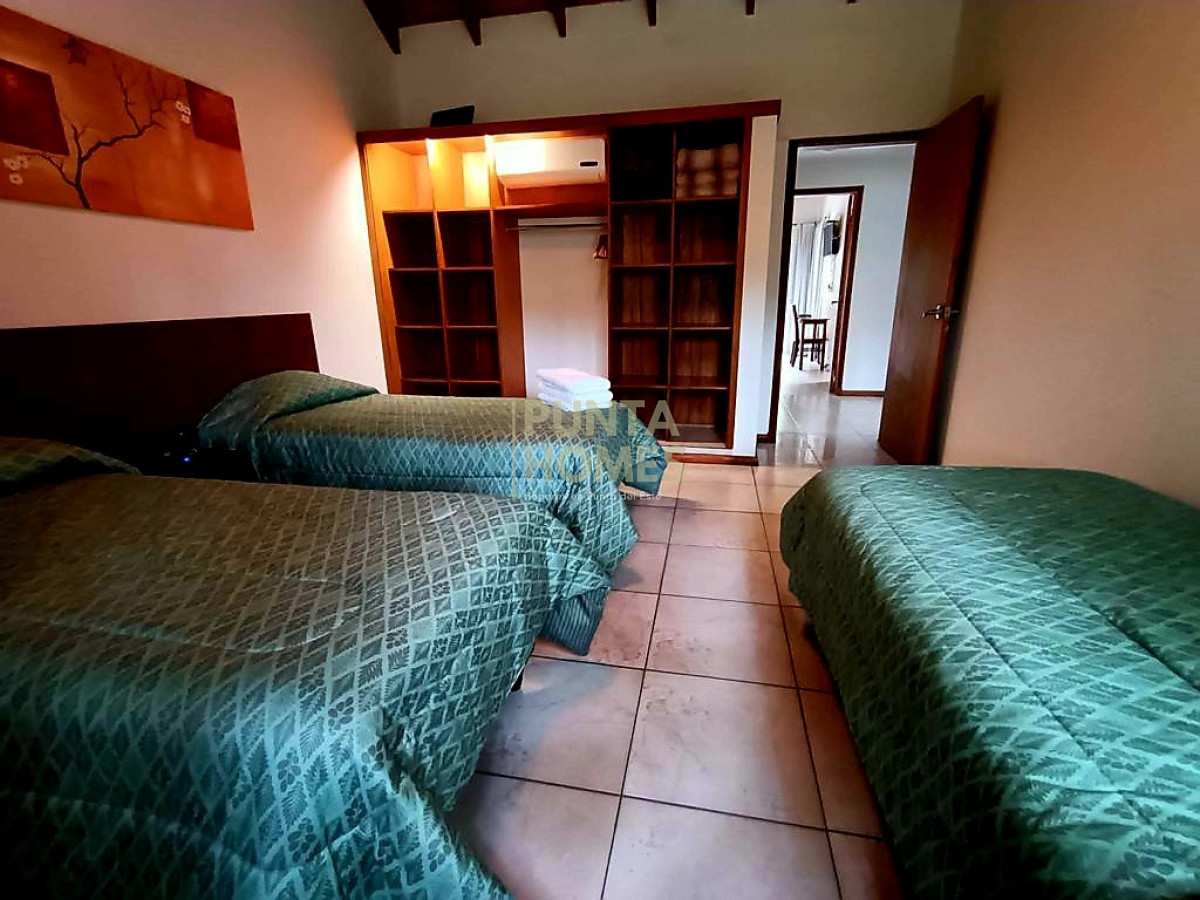 Casa ID.3956 - Venta amplia casa en Solanas 