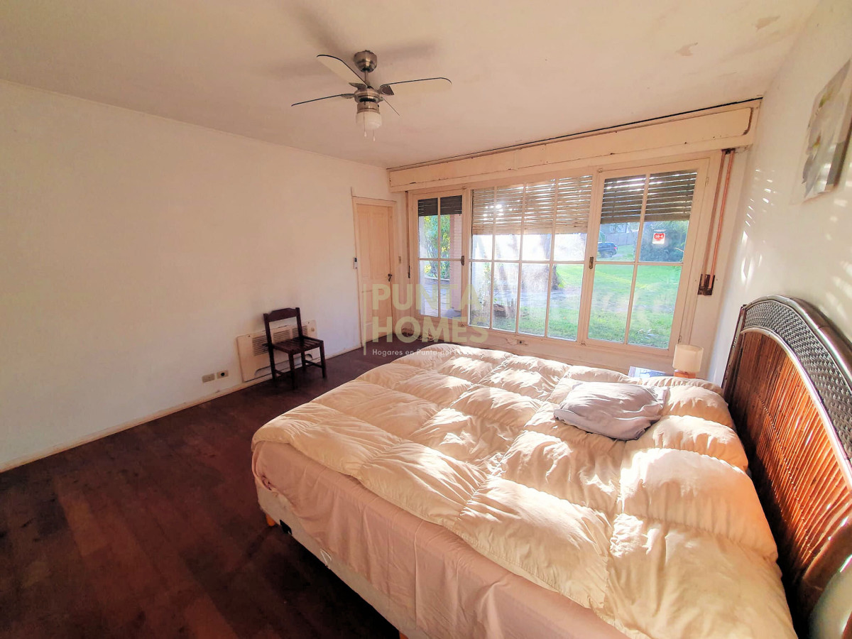 Casa ID.1818 - Venta de casa de 4 dormitorios en barrio Cantegril, Punta del Este.