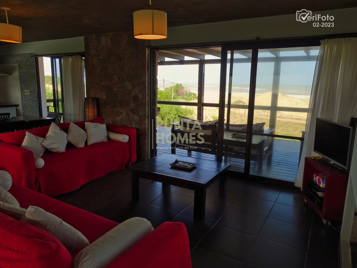 Casa ID.3842 - Venta Espectacular casa frente al mar en Punta del Diablo