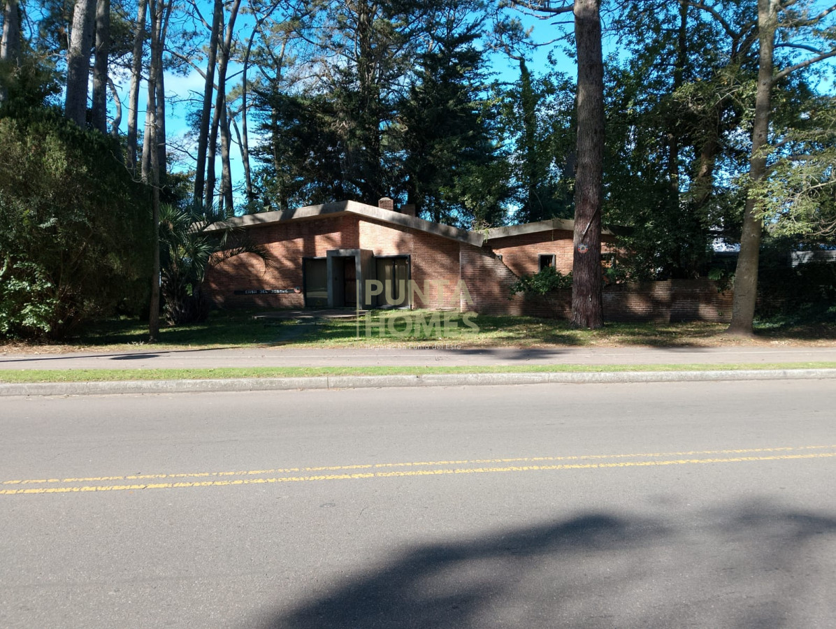 Casa ID.3837 - Venta de Casa sobre Pedragosa Sierra, Punta del Este. 